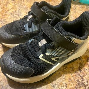 Toddler tennis shoes